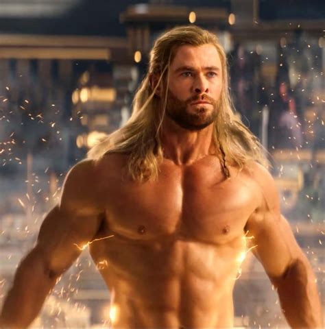 Chris Hemsworth shows off naked body in Thor 4 trailer